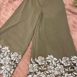 Isaac Mizrahi Olive Green Capris with White Floral Embroidery